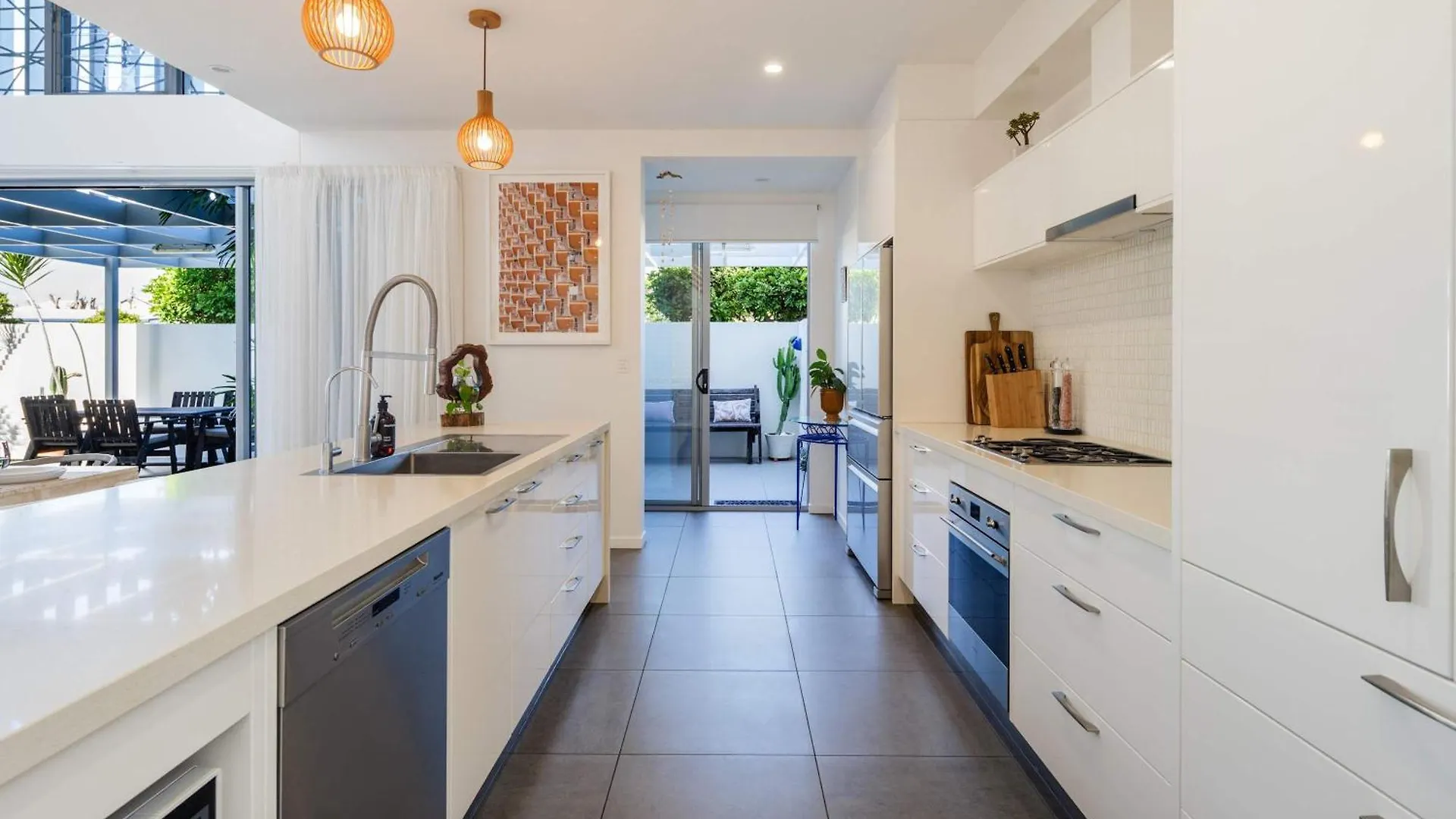 Nyaraló Cotton Tree Beach House - Stylish Family Convenience Maroochydore