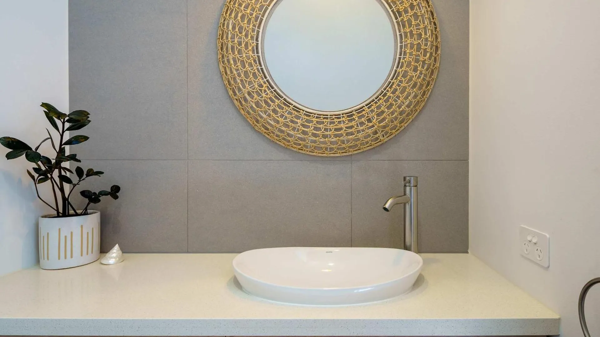 Cotton Tree Beach House - Stylish Family Convenience Maroochydore