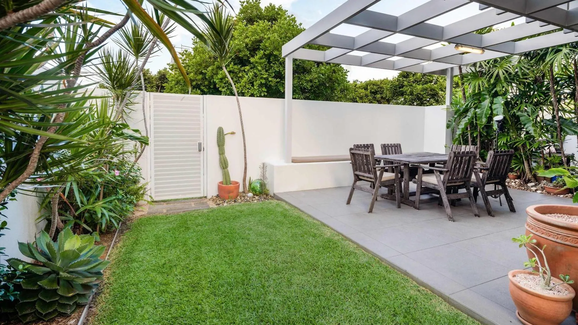 Nyaraló Cotton Tree Beach House - Stylish Family Convenience Maroochydore