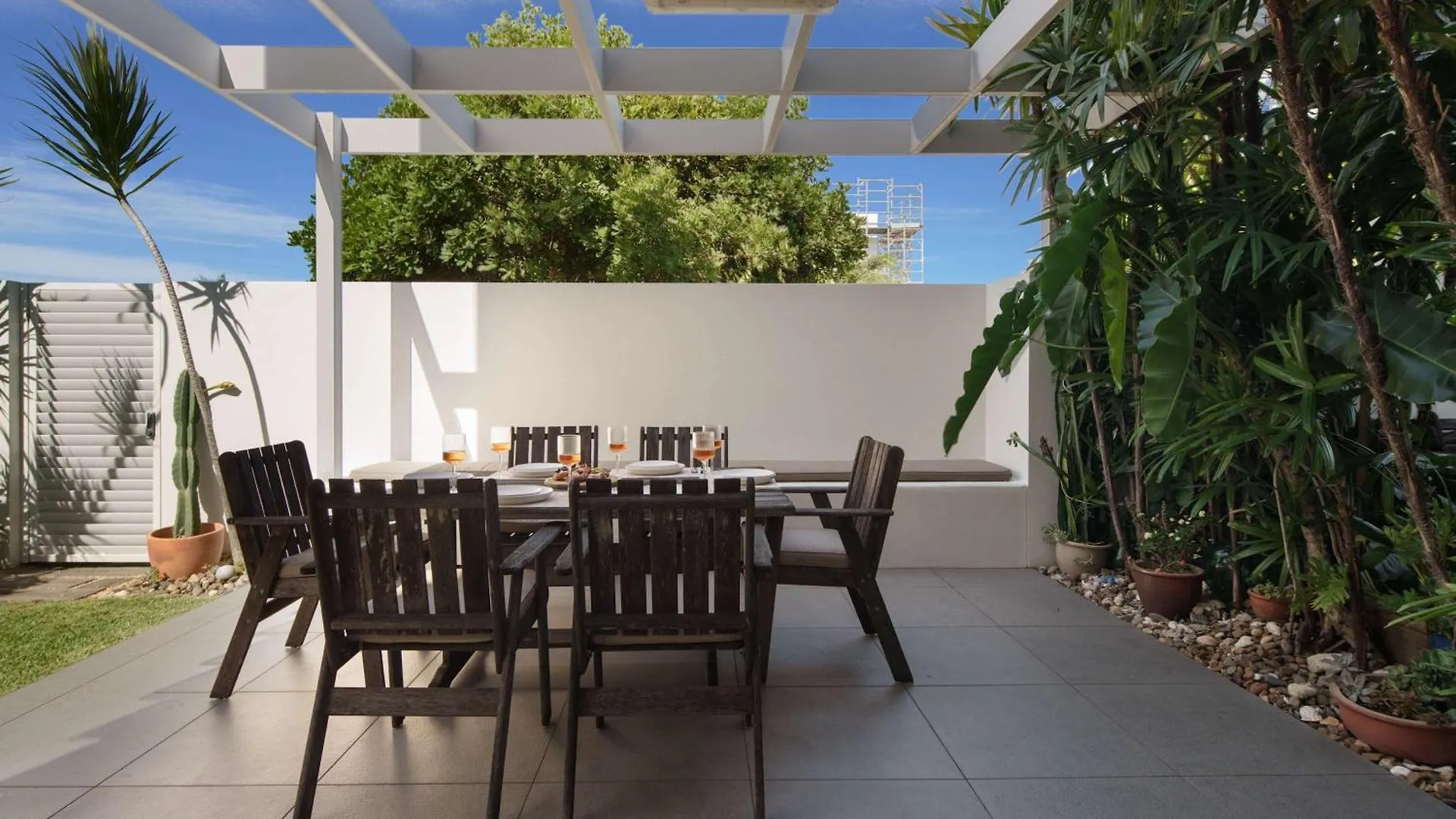 Nyaraló Cotton Tree Beach House - Stylish Family Convenience Maroochydore